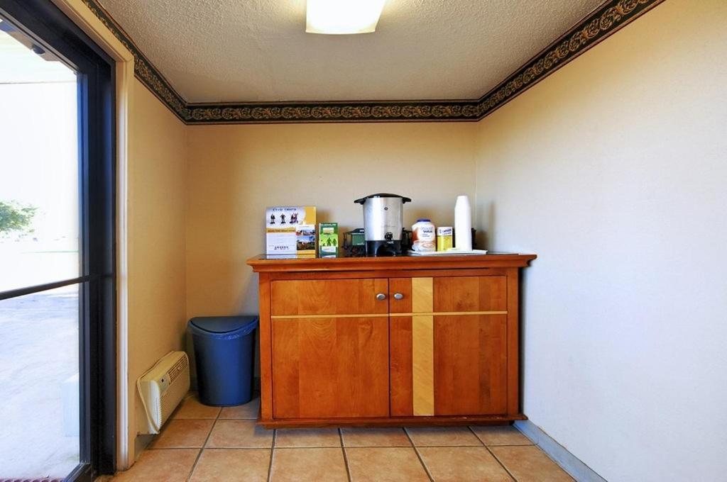 Rodeway Inn Indianola מראה חיצוני תמונה